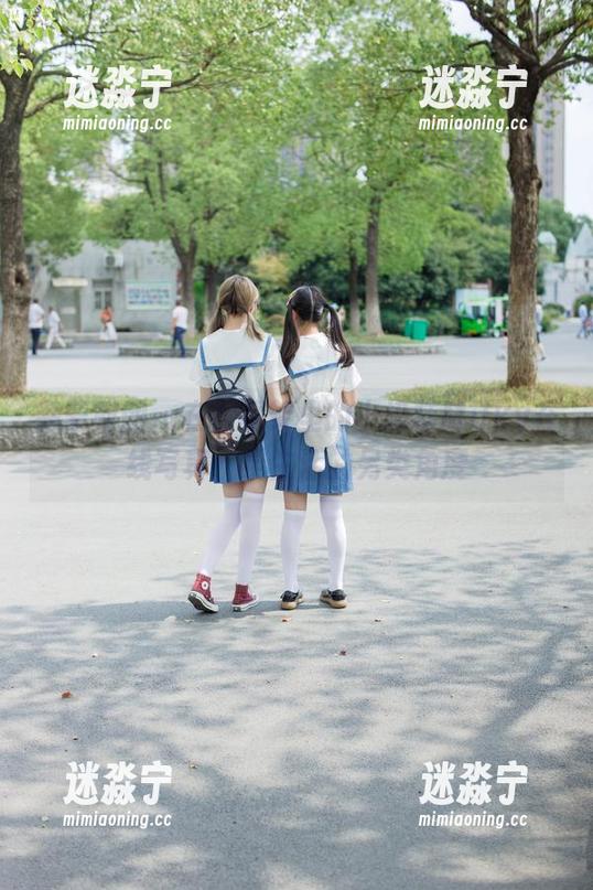 森萝财团-小奶糕Milky 森萝财团 - 在校框架里的小奶糕Milky在线写真:学生活的另类角度