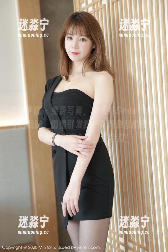 模范学院-柳侑绮Sevenbaby 模范学院 - 免费写真,柳侑绮Sevenbaby的美腿,悄悄引发我一阵阵杂乱的联想,总觉得这个构图好特别!