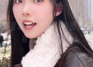 炸酱沐沐呈现黑色：私拍和图片交织，似有似无的暧昧。