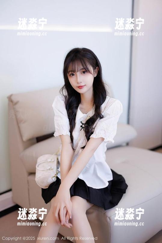 秀人网-LindaLinda 秀人网 - 墙上贴的是壁纸,心中却是LindaLinda的女神写真!