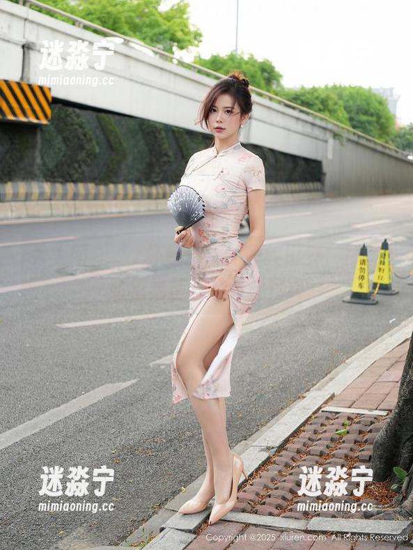 秀人网 - “z杯悠悠”的豹纹世界：原图照相机捕捉的谐趣写真
