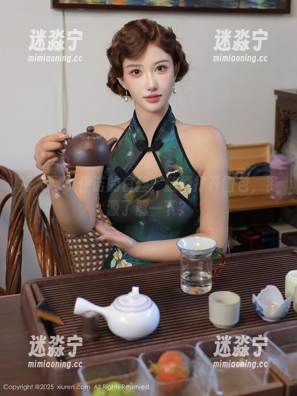 秀人网 - 伊诺的白丝，随便打开图包，资源了解一下？