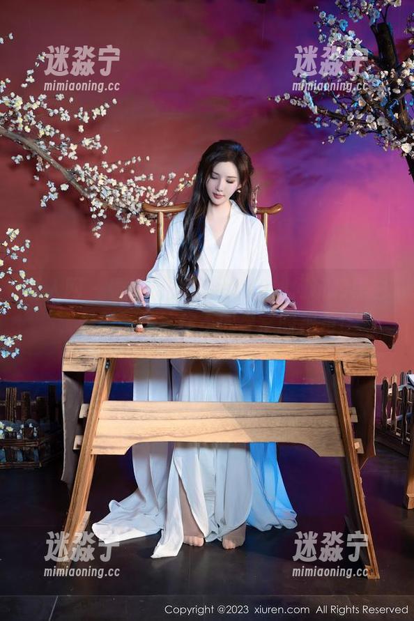 秀人网-伍晓丽Shirley 秀人网 - 看伍晓丽Shirley如何玩转黑白,最新图库给你不同寻常的视角!
