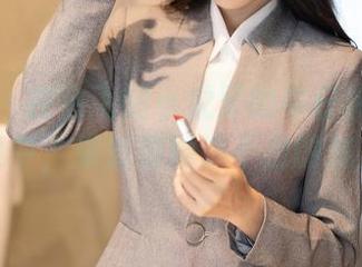 秀人网 – 在会飞的小虎牙的牛仔裤原图全集中，果然有种说不出的魅力
