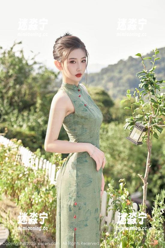 秀人网-何梦兮Stacy 秀人网 - 你还没看过何梦兮Stacy的护士角色?福利写真体感满分!