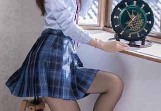 秀人网 – 图包里的全新运动姿态，允尔这次偷懒了吗？还是在挑战极限？