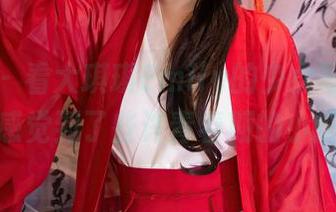 秀人网 – 看大琪琪Emily的少女写真，我居然感觉到了些许青春期的小尴尬。