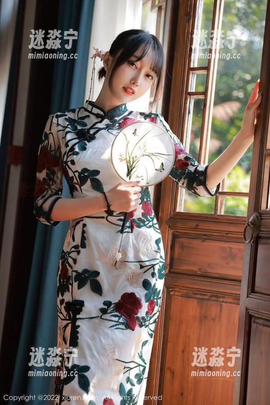 秀人网 - 花嫁戏码完整版：奶酥在这图册里，一见花海二见奶茶！