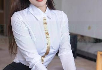 秀人网 – 分享小小白思宜的连体衣之旅–这神奇的设计让人忍不住想摸摸