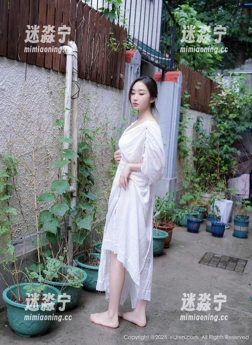 秀人网 - 你见过小橘子orange在教室里的私拍合集吗？不说别的，只想流口水...