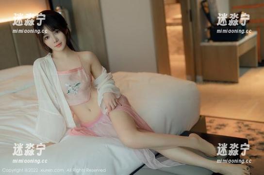 秀人网 - 那件低胸开襟的衣服，和徐微微mia的快乐神奇合集！