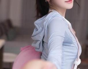 秀人网 – 拍黄瓜girl在线作品：海边冲浪，还有那一丝“箩卜”味！