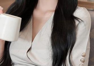 秀人网 – 看，温妮职业装写真，职业精神满分，时尚感…呃，努力中！