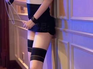 秀人网 – 不止比基尼：芝芝booty写真图集中的些许尴尬与性感