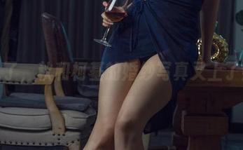不说了，秋和柯基的婚纱写真又上了热搜