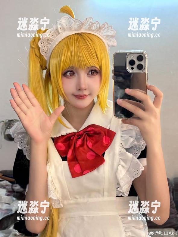 用瑜伽勾勒cos的美妙，秋山AkI再一次挑战你的想象力。