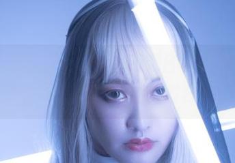 嗯“脱尾巴Mizuki”在天台上的姿势，怎么看怎么让人心里发痒。