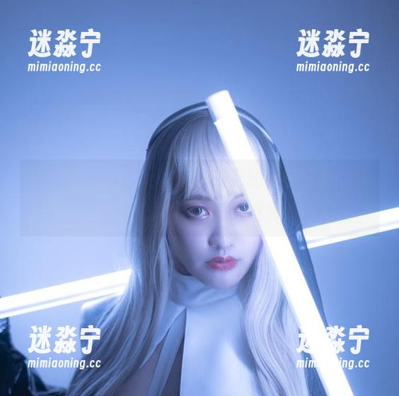 嗯“脱尾巴Mizuki”在天台上的姿势，怎么看怎么让人心里发痒。