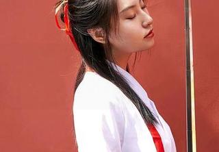 蜜桃社 – 体操服与王婉悠Queen：图包中一丝不苟的自我