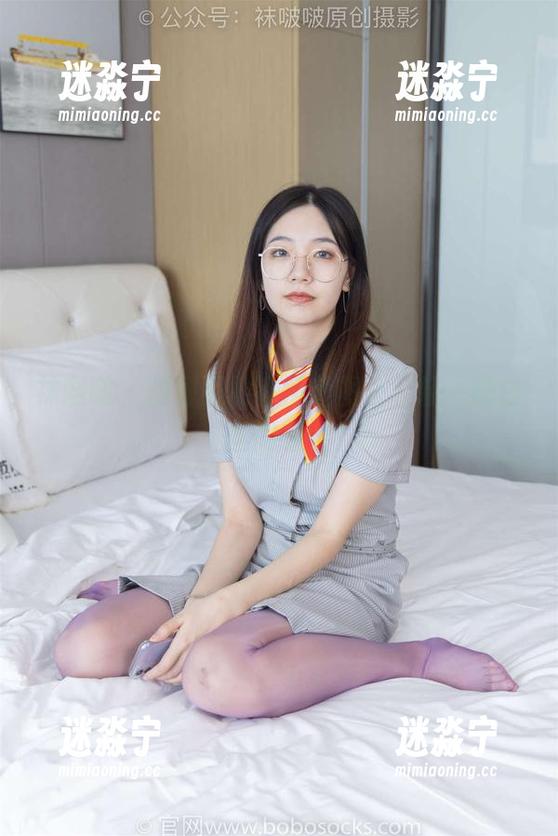 袜啵啵-甜甜圈 袜啵啵 - 甜甜圈的私房美图,轻轻一触白丝的温柔