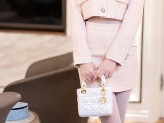 语画界 – 棉袜与灵感的碰撞：李丽莎的写真资源实录！