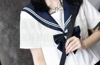 语画界 – 零距离看林乐一的美足，原图直接吓掉我的眼镜。