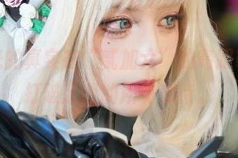 无圣光的真实在“贰加六”的高跟鞋里，打破了我的所有期待。
