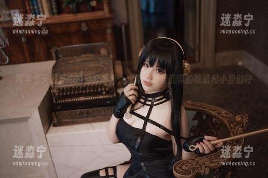 阿半今天很开心的爱宕写真，合集里满是胶带的味道和小猫的呼唤