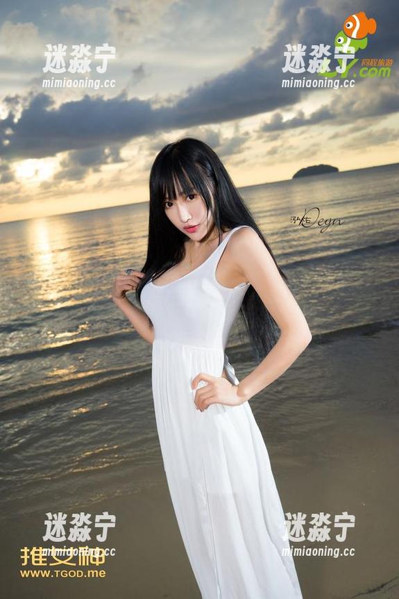 青豆客 - 不怕被艳压，妮小妖和她的皮衣美图集代有其主！