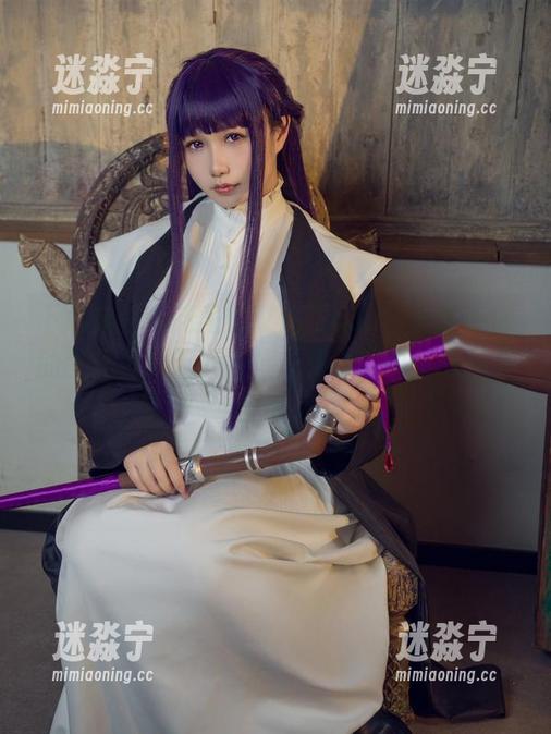 下载麻花麻花酱的艾达王cos，从此与你的生化危机无缝对接，转身就能对战万千敌手。